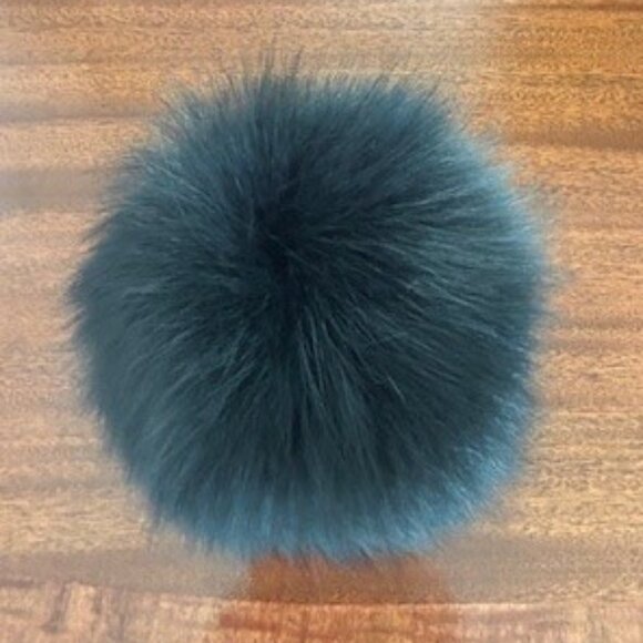 Ladies 100% Cashmere Black Pom Pom hat with 3 changeable Pom Poms - Picture 5 of 9